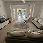 Escape Villa *